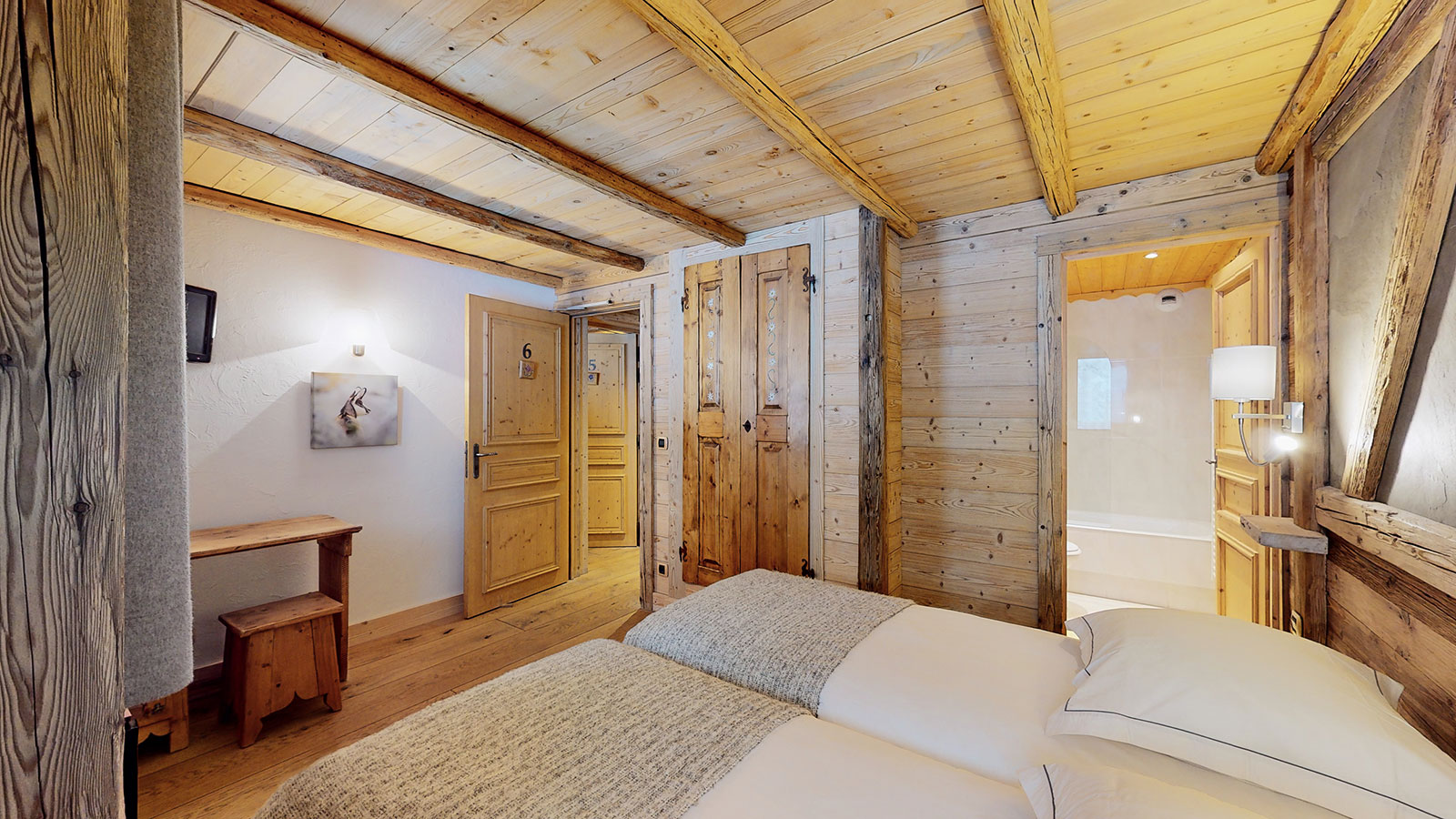 Chambre 6 du Chalet La Marsa — chambre twin lumineuse, idéale pour les enfants