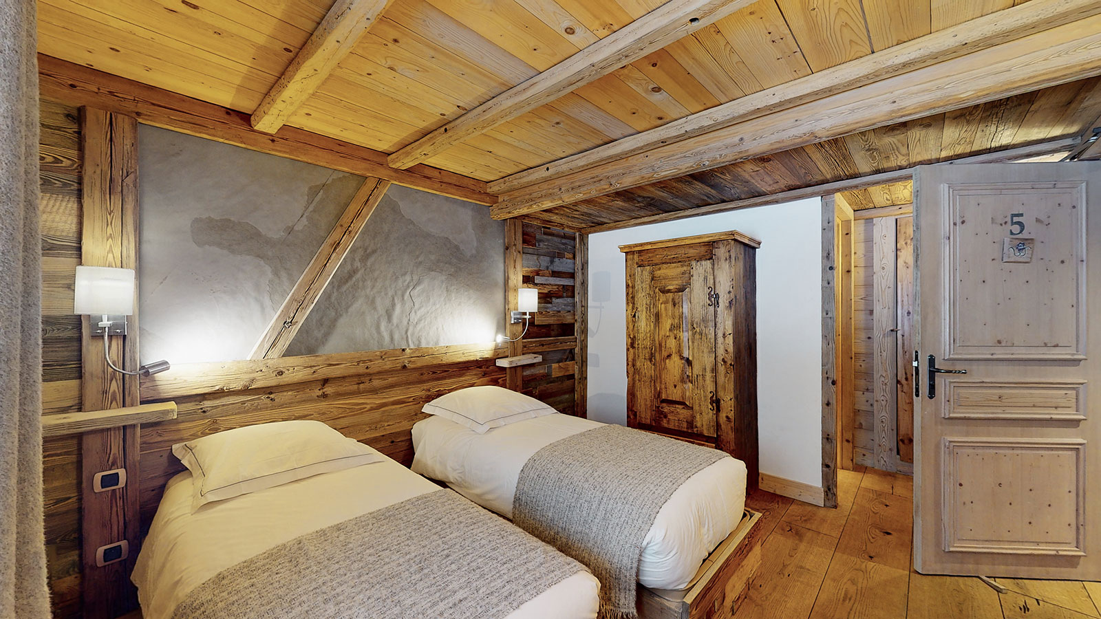 Chambre 5 du Chalet La Marsa — chambre double confortable avec salle de bain privative